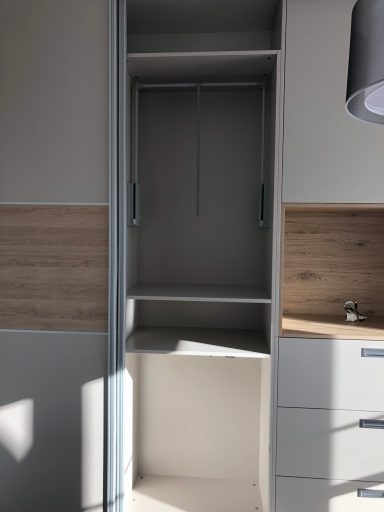 Einbauschrank Leipzig mit Kleiderlift und Schubkästen